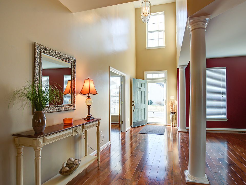 1st image of 102 Sitlingtons Hill Ct