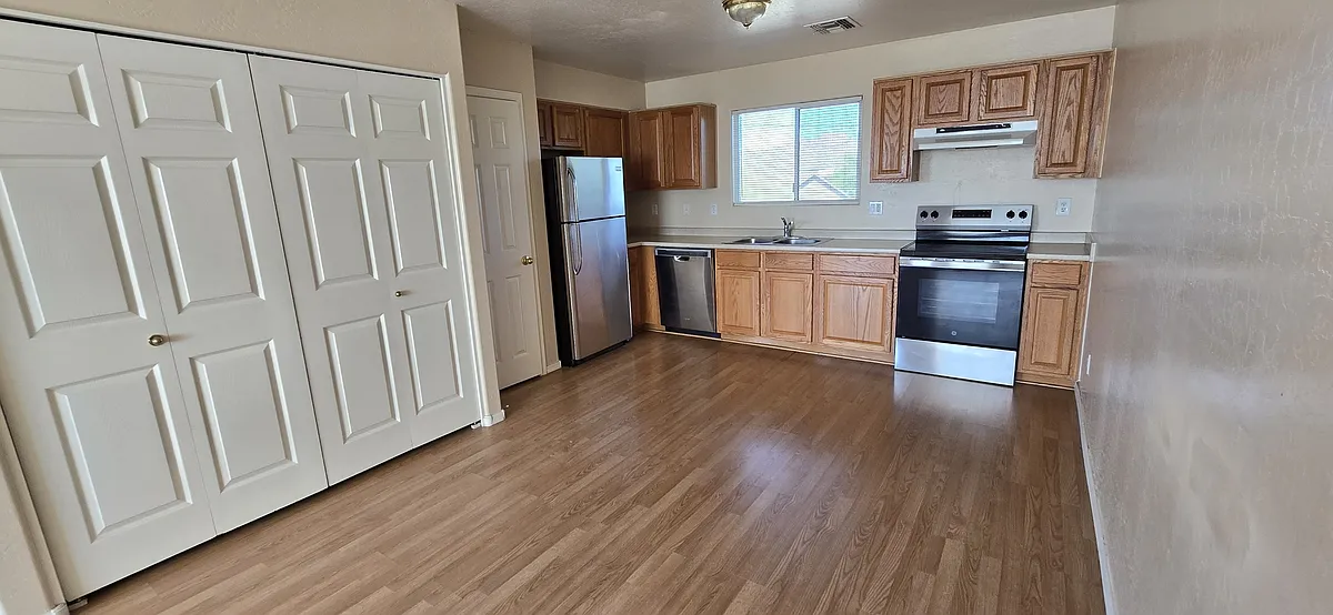 Building Photo - 5672 S Estrella Rd #4