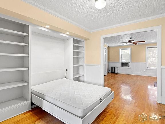 3rd image of 19 Windsor Pl #1
