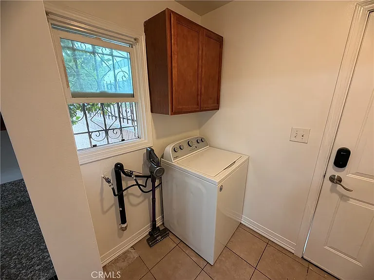 10202 Doty Ave — Photo 6