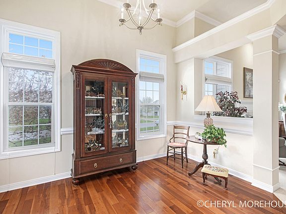 4th image of 2440 Peerpoint Dr SE
