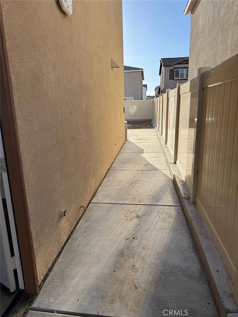 4 bed, 2.5 bath, 1812 sqft, $3,500 — Photo 2