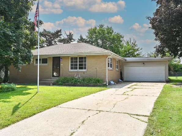 7637 W Allerton Ave, Greenfield, WI 53220
