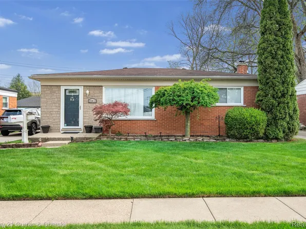 25015 Chernick St, Taylor, MI 48180