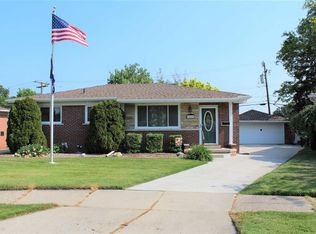 24445 Mabray Ave, Eastpointe, MI 48021