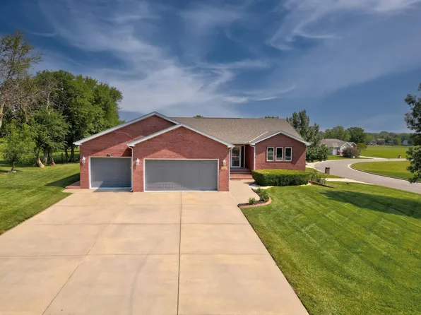 514 Quail Nest Rd, Winfield, KS 67156