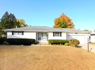 109 Circle Dr, Manchester, IA 52057