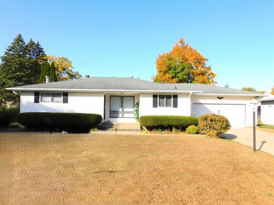 109 Circle Dr, Manchester, IA, 52057