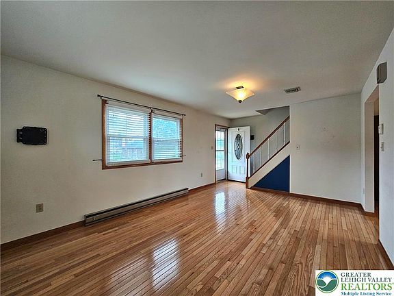 2nd image of 1632 Main St