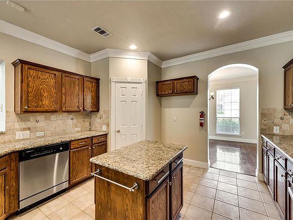 4th image of 5411 Vicksburg Dr