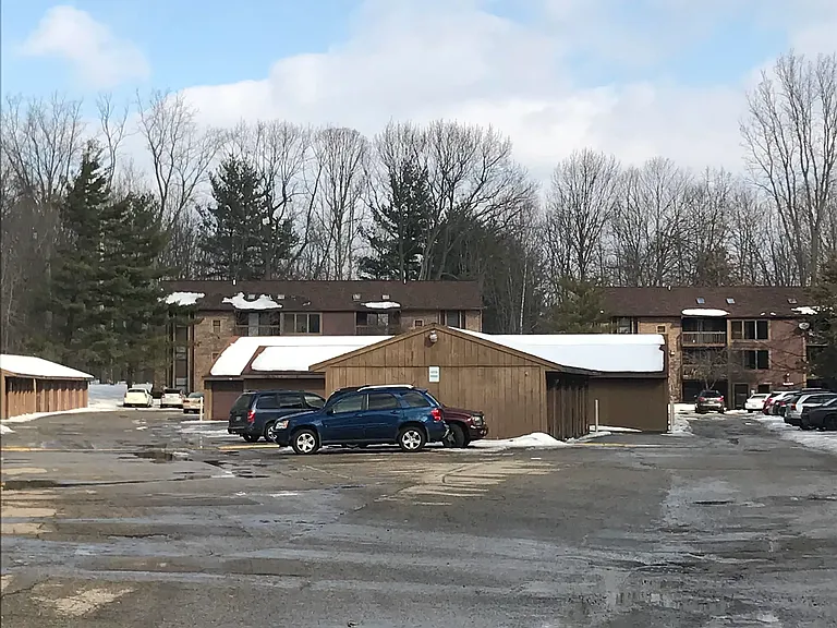 Creekstone Apartments — Photo 9