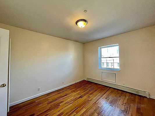 5th image of 567 Warren St APT 204
