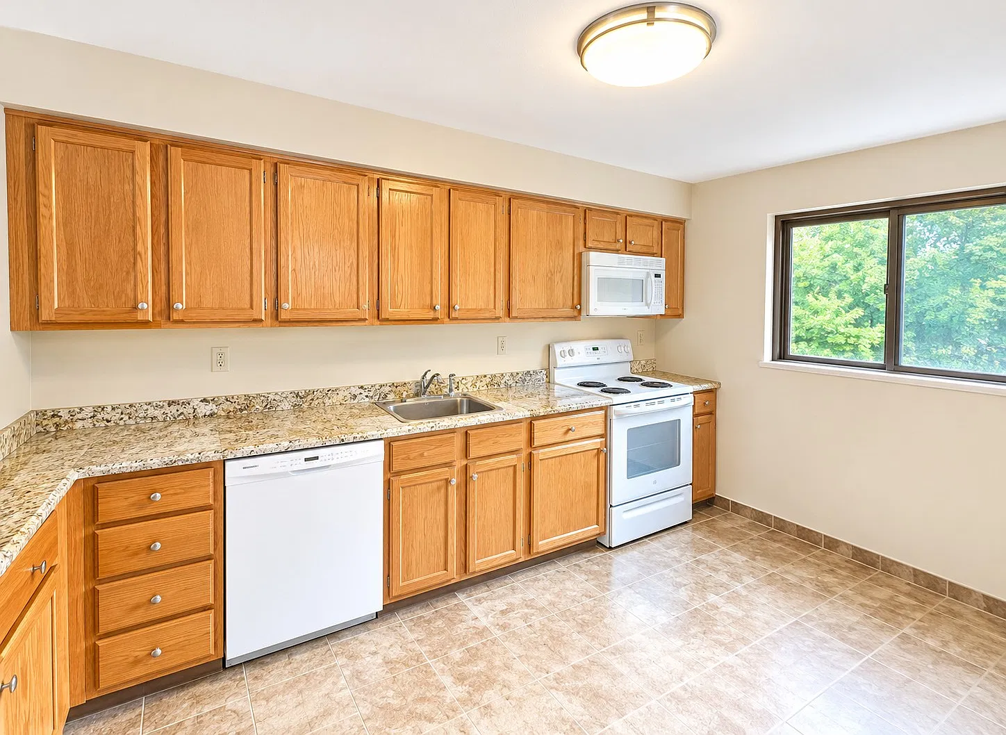 3 bed, 1.5 bath, $1,695 — Photo 4