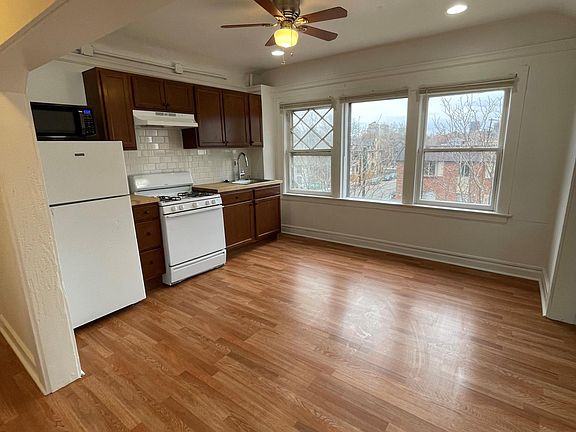 2nd image of 1095 N Clarkson St