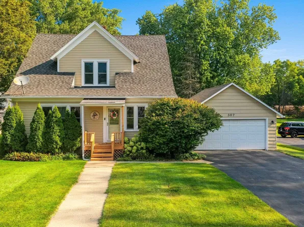 307 Kalb Ave, Allouez, WI 54301