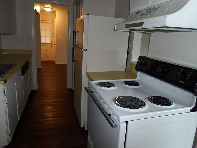 1400D Holleman Dr — Photo 6