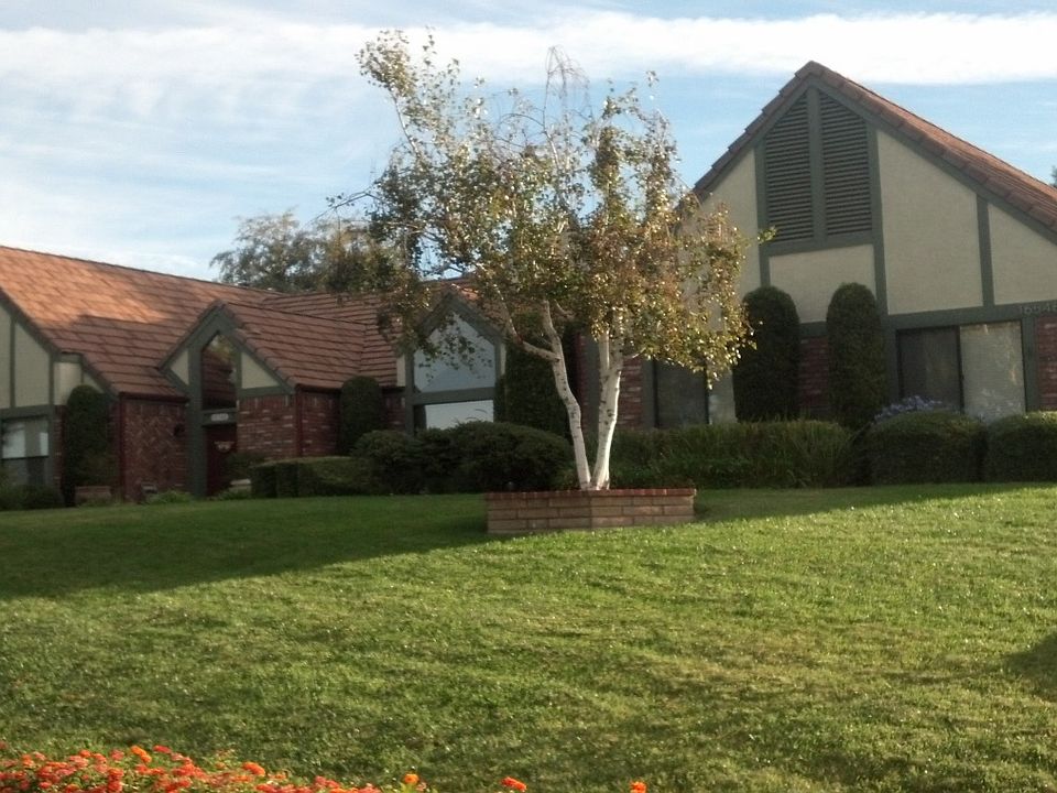 16548 Ben Court from street