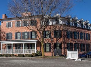 49 Southport Grn #49, Fairfield, CT 06824