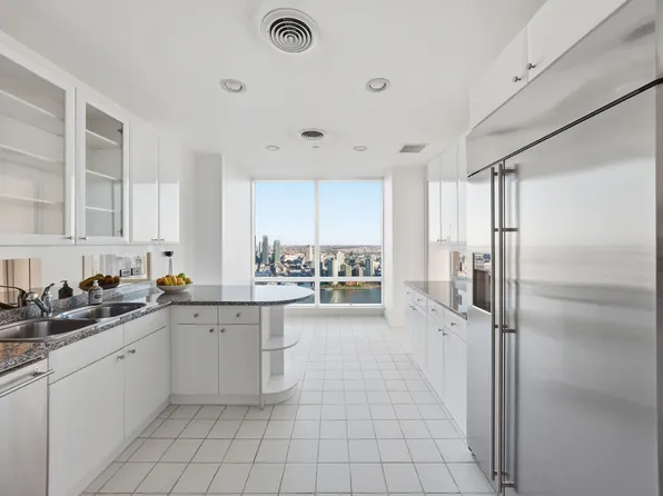 845 United Nations Plaza image 17 of 50