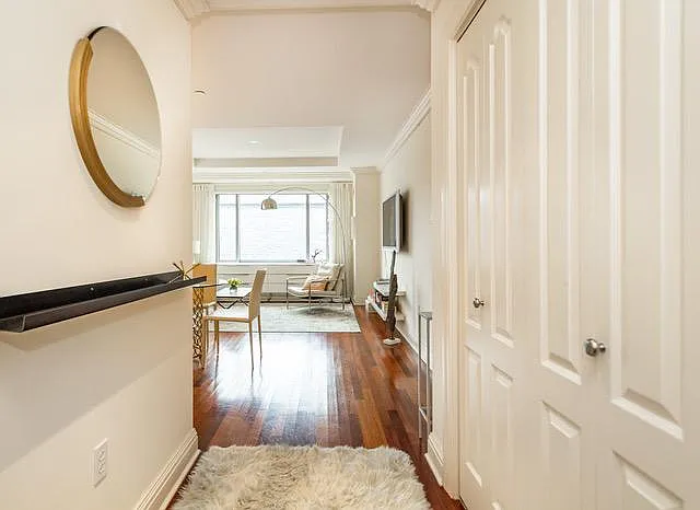 1 bed, 836 sqft, $6,000 — Photo 2