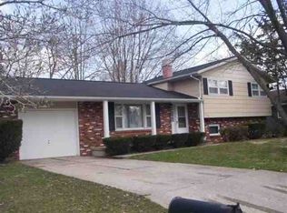 1136 Stacy Ln, Macomb, IL 61455