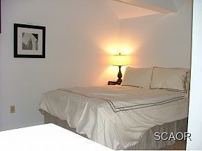 3rd image of 15 Victoria Sq