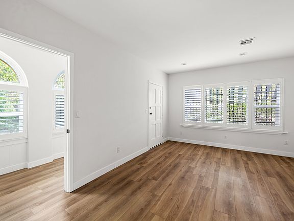 5th image of 5709 Franklin Ave