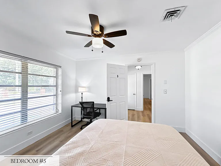 Oleander Dr SE — Photo 3