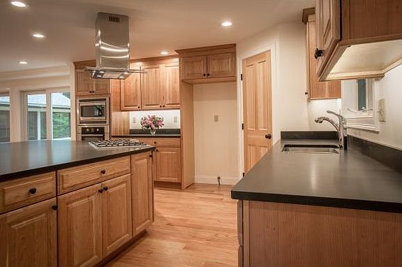 5th image of 11 Woodland Dr