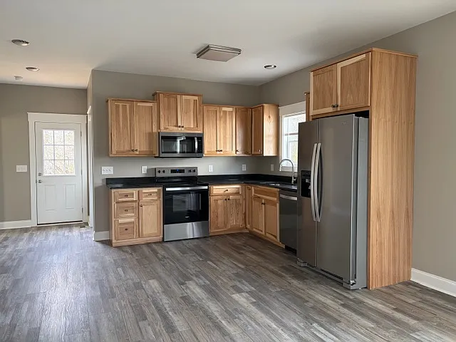 3 bed, 1400 sqft, $1,800 — Photo 2