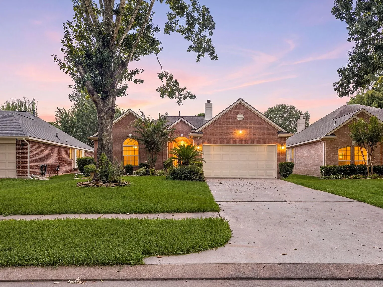 3 bed, 2.0 bath, 1872 sqft, $2,075 — Photo 1