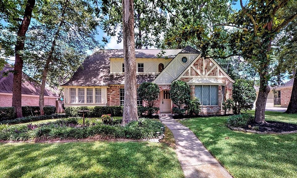 1st image of 15810 Hollytree Dr