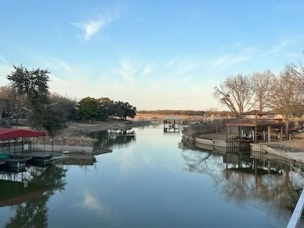 241 Timberlake Dr, Azle, TX 76020
