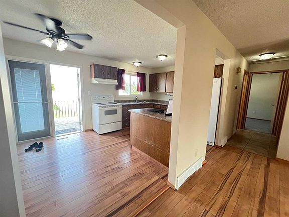 4th image of 63 W McLevin Cres