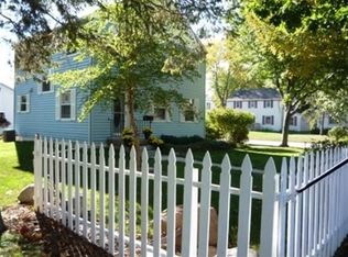 403 Hillcrest Dr, Sun Prairie, WI 53590