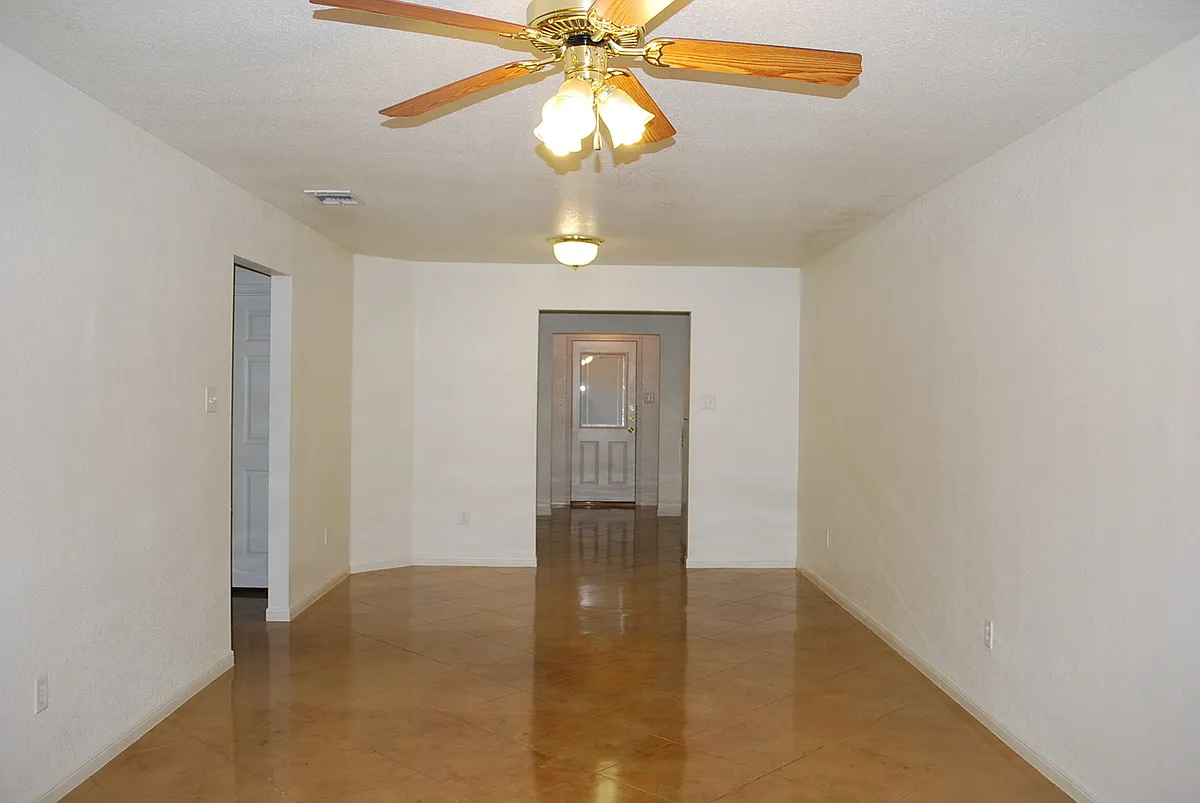 Building Photo - 938 Rosewood Dr