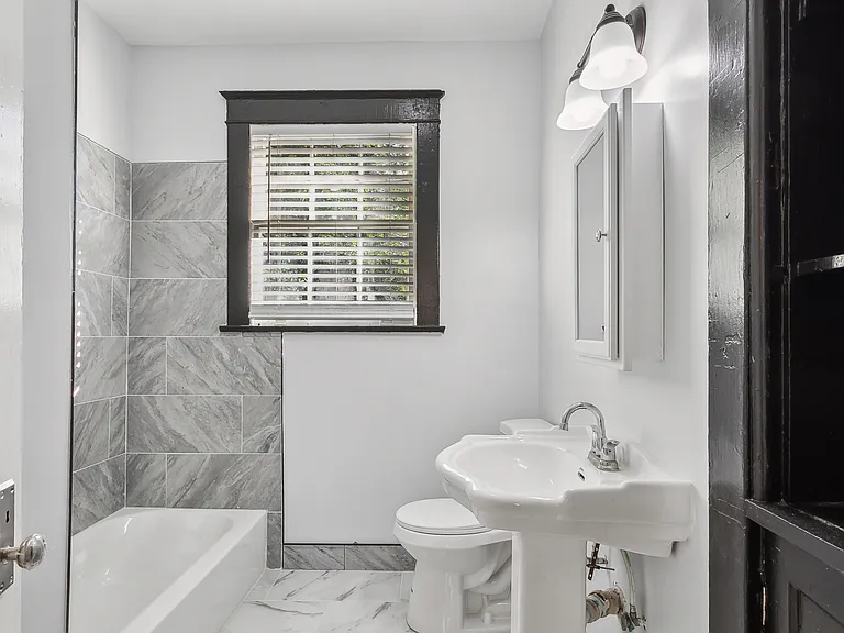 2211 Broadway St — Photo 19