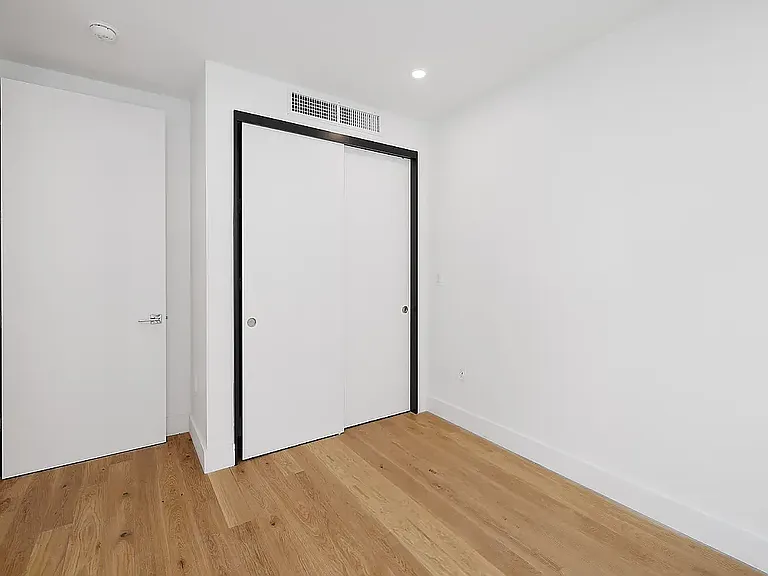 224 W 20th St #2 — Photo 14