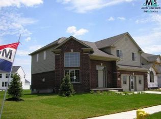 56934 Holiday Pne, Update, MI 48042