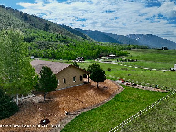 3rd image of 64 Saddle Cir