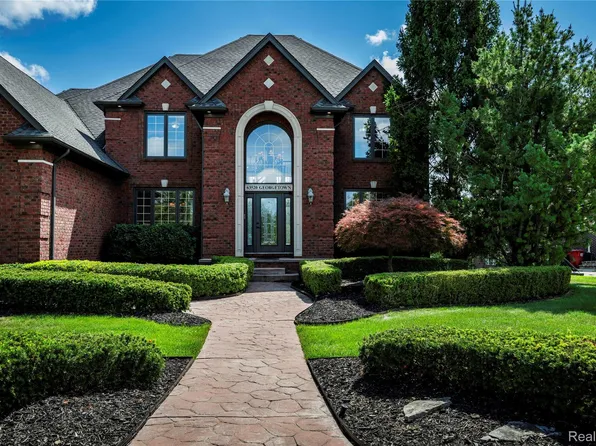 63520 Georgetowne S, Washington, MI 48095