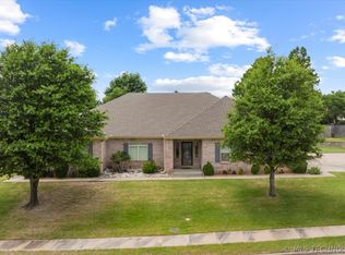 2817 Roanoke Ridge Rd, Bartlesville, OK 74006