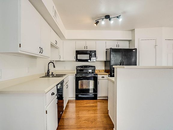3rd image of 1535 N Horne Unit 68