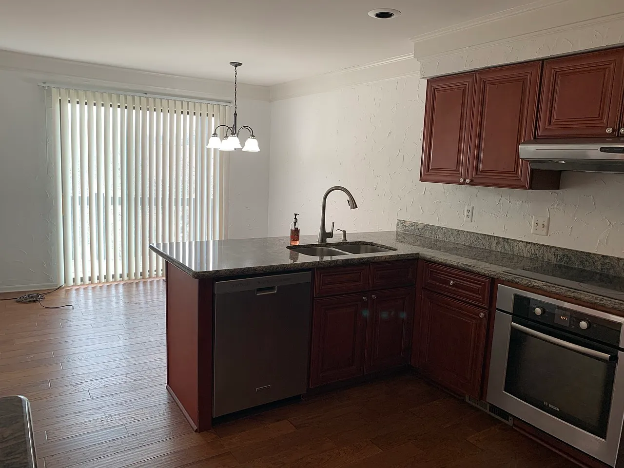 3 bed, 3769 sqft, $3,200 — Photo 3