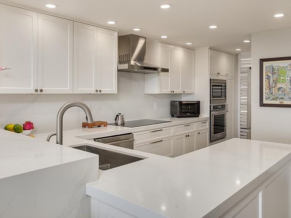 3rd image of 4267 Marina City Dr