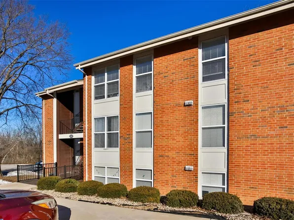 1963 Greenpoint Dr APT 303, Saint Louis, MO 63122