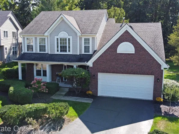 555 Sandhurst St, Oxford, MI 48371