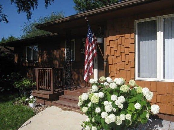 2nd image of 205 Hill Ct