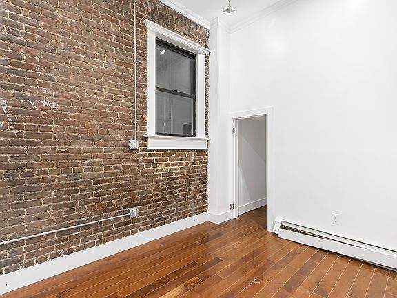 5th image of 264 Elizabeth St APT 1