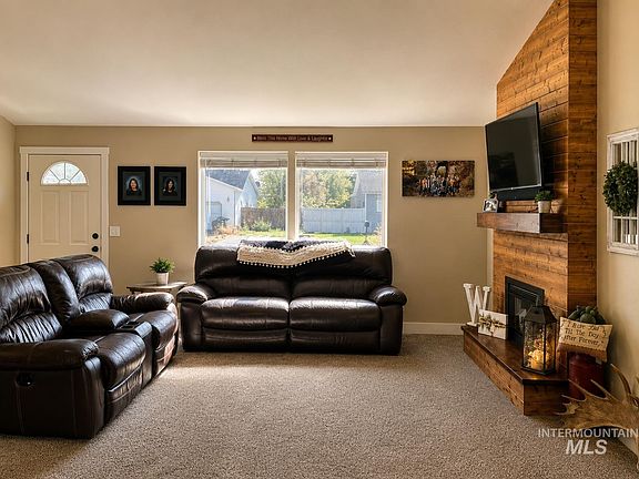 4th image of 658 Crocus Ln